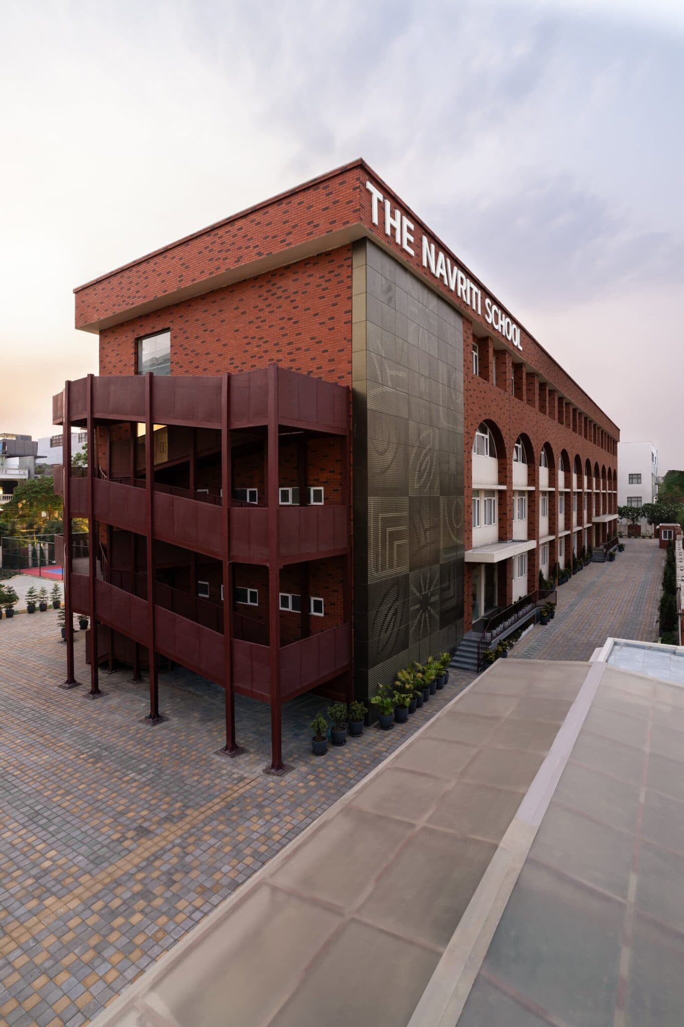 The Navriti School: A Campus Defined by Circles, Arches and Deep Red