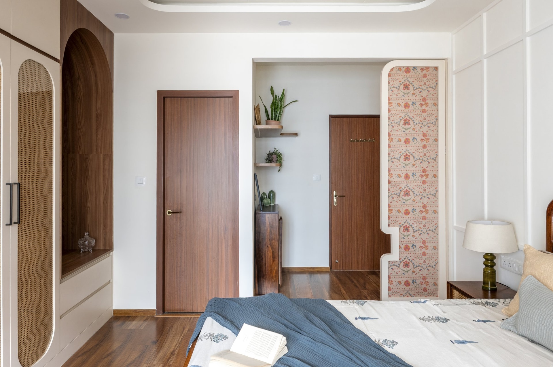 A slender panel of block-printed wallpaper framed by a scalloped ivory profile