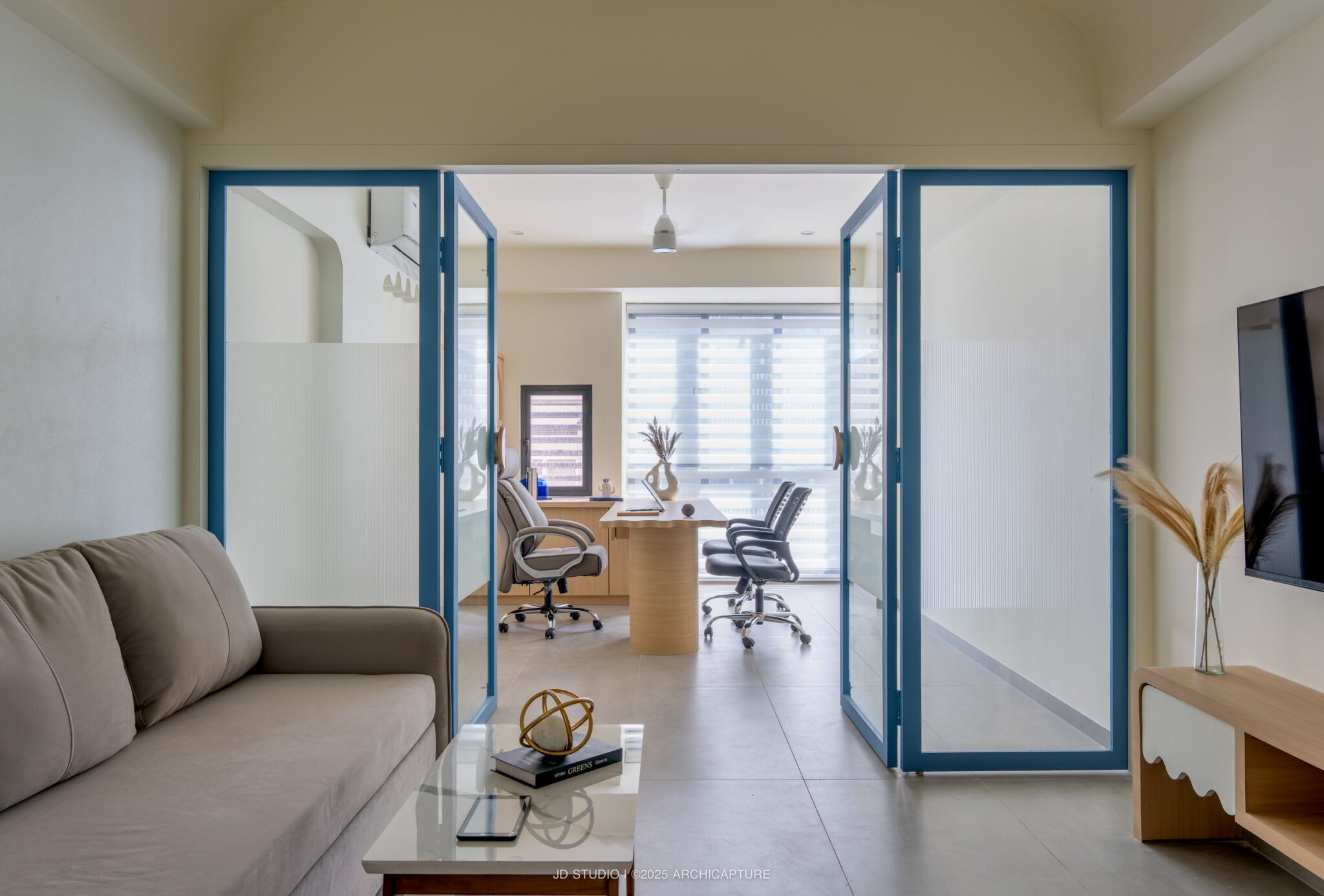 The Wavy Oak: How JD Studio Made 300 Square Feet Feel Like an Idea — Jd Studio, Rajkot
