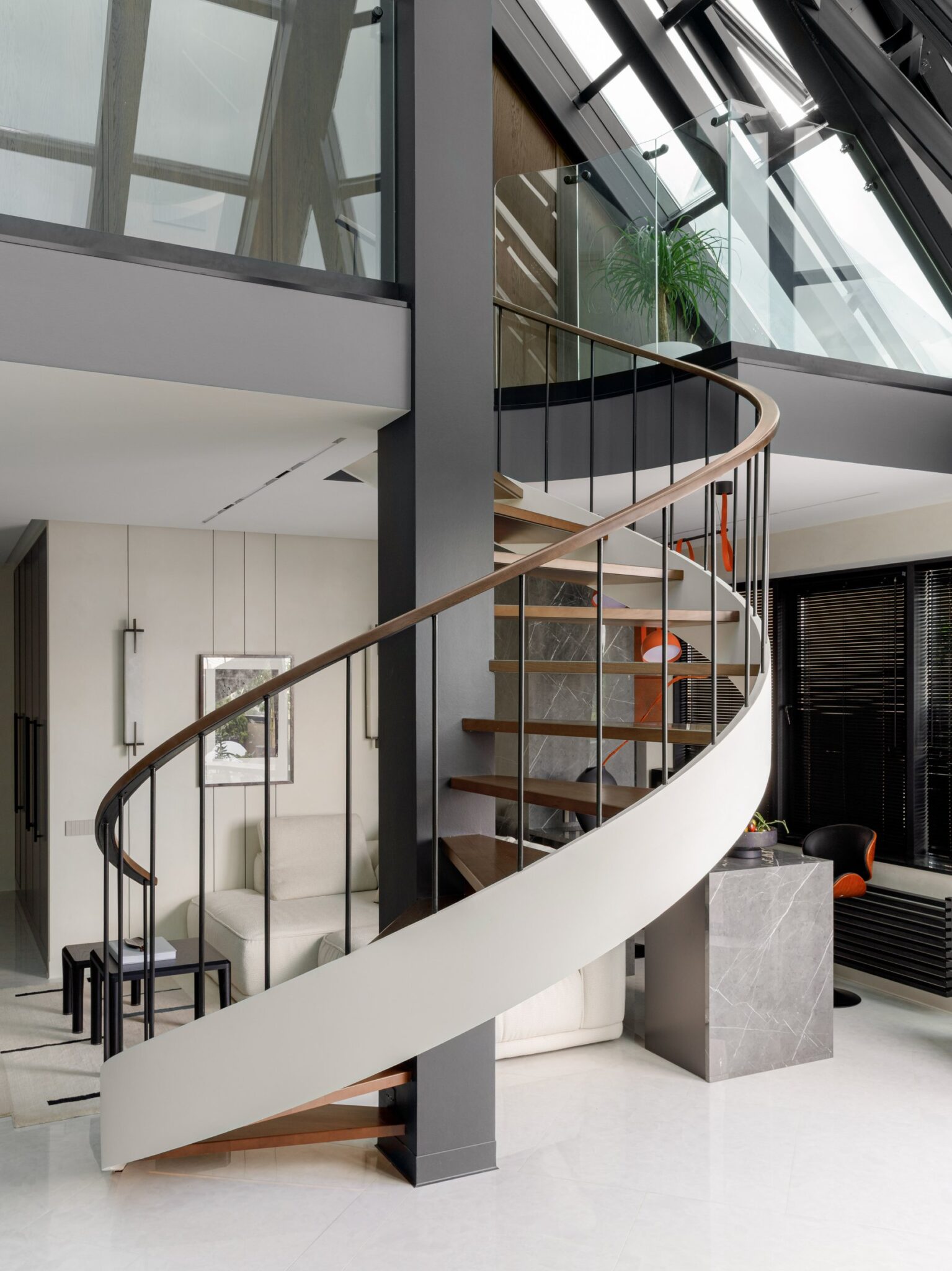 Under an Open Sky: A Yekaterinburg Penthouse Reimagined Through Light — RE design buro, Yekaterinburg, Russia